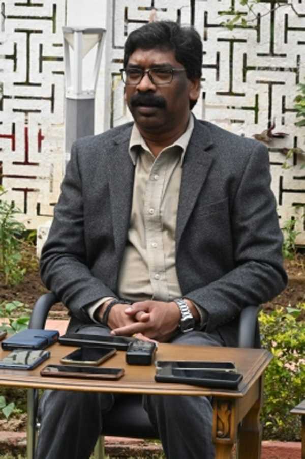 हमारी सरकार ने जितनी कार्ययोजनाएं बनाई हैं, झारखंड में उनका प्रभाव 25-30 वर्षों तक दिखेगा : हेमंत सोरेन हमारी सरकार ने जितनी कार्ययोजनाएं बनाई हैं, झारखंड में उनका प्रभाव 25-30 वर्षों तक दिखेगा : हेमंत सोरेन